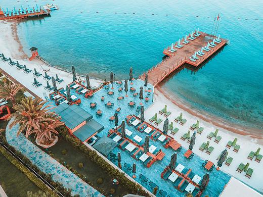 The Norm Collection Door'a