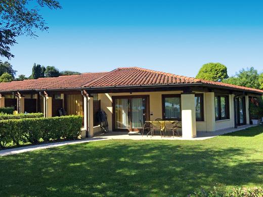 Front Lake Resort Le Corti del Lago