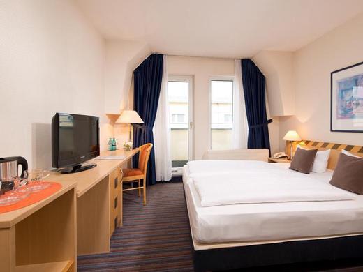 ACHAT Dresden Elbufer