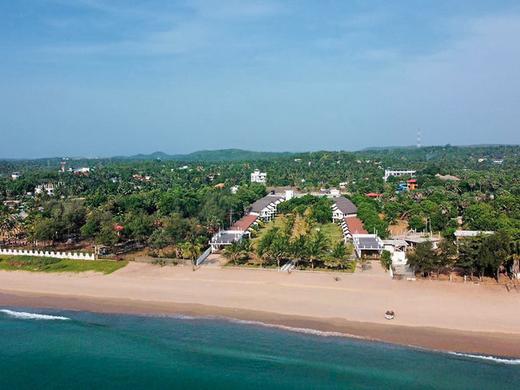 Uppuveli Beach by DSK