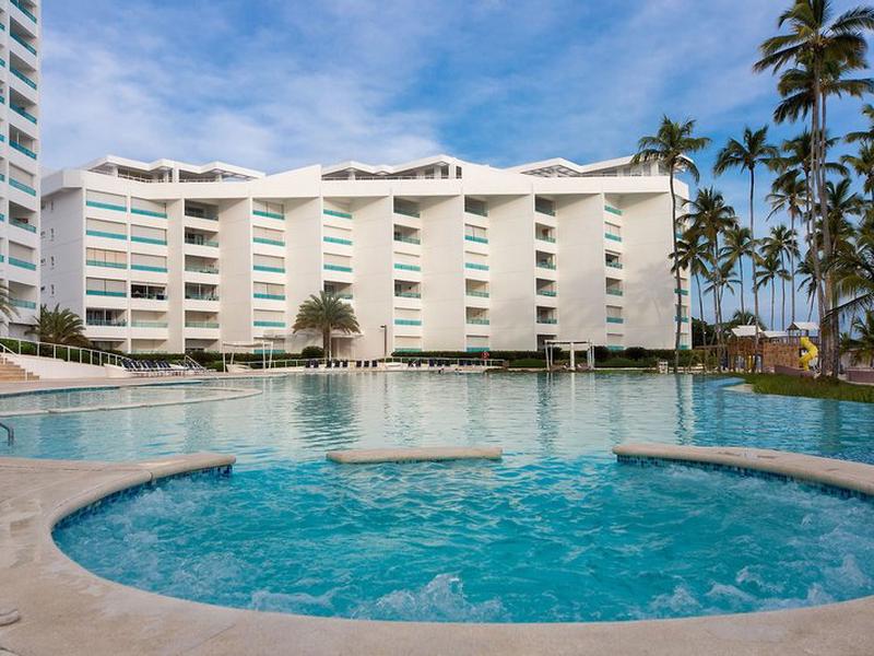 D8C00DE8E33669EA5D959B8B4999085C