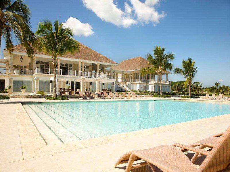 13D7C2DF190B74A4EFFAF3393C3698A1