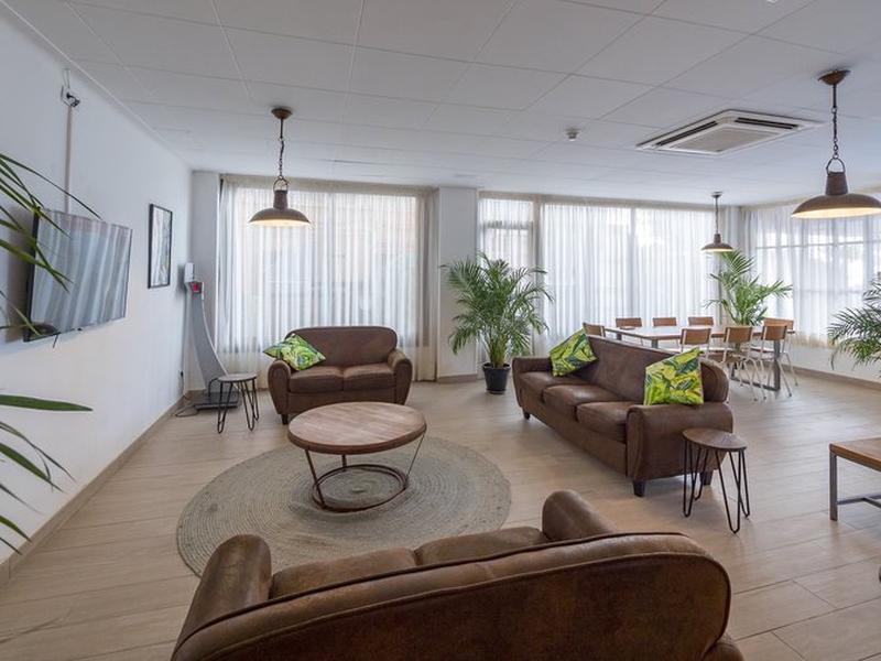 528D31AA2D6240F25737619F8BD84AD3