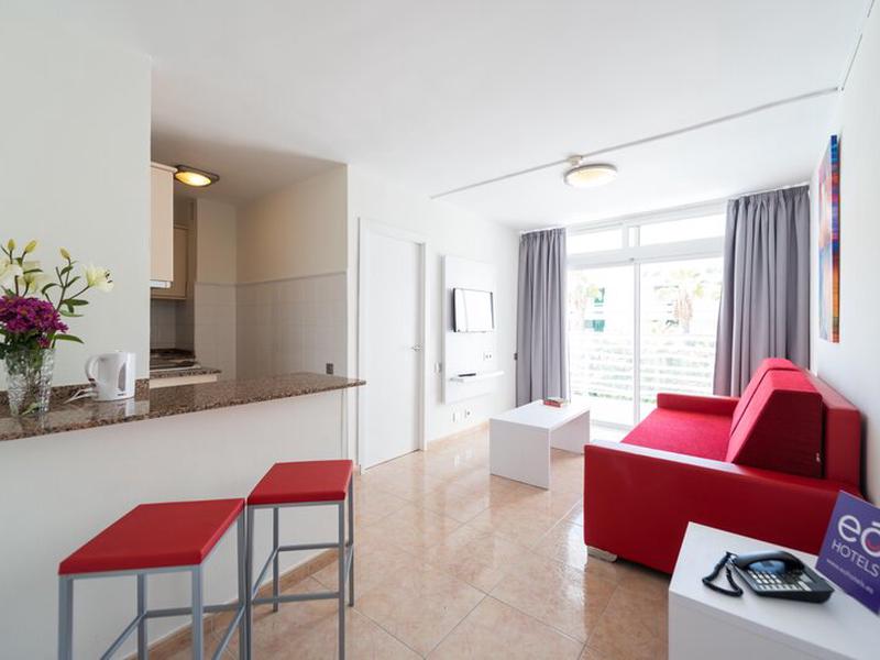 AFA5B293DB11F91F3F85C10295E90598