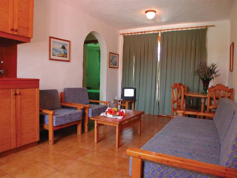 70F77E64D50F2D607E81418F9A3BFB51