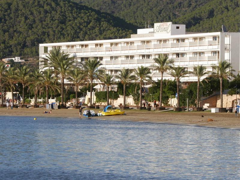 09A13411E7357DC62BFAC2E2E2F9B18A