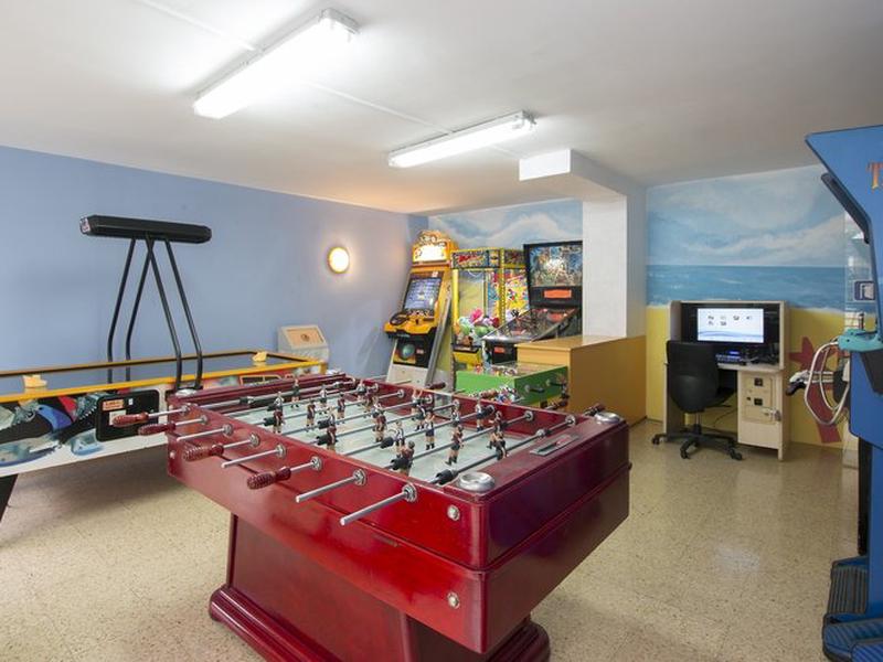 EAE04679248029E141FC321CFD3570FF