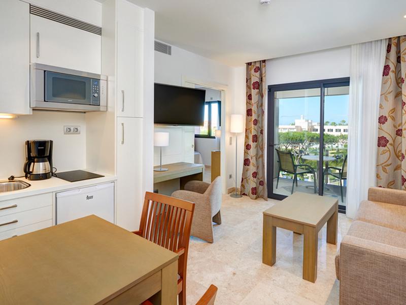 1F3C8D8ACFC1A61A0CD247E2D2C71B9A