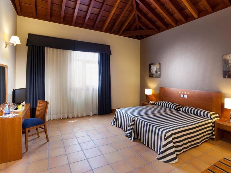 0E44B7A62F63324C78ABB488AD400E91