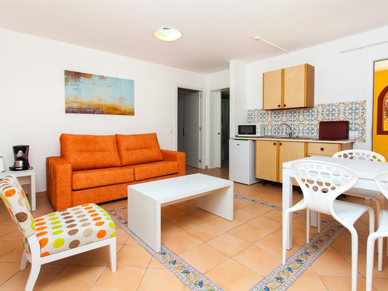 A09076F9DCA40CA0EB6AEB66311559A0