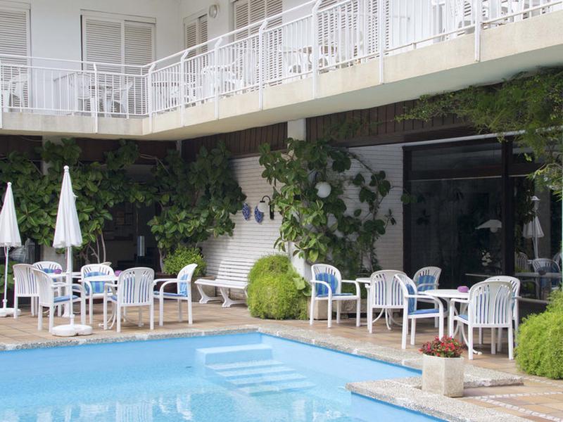 A10DF5E0BD048216EE8BF4BD9E847F17