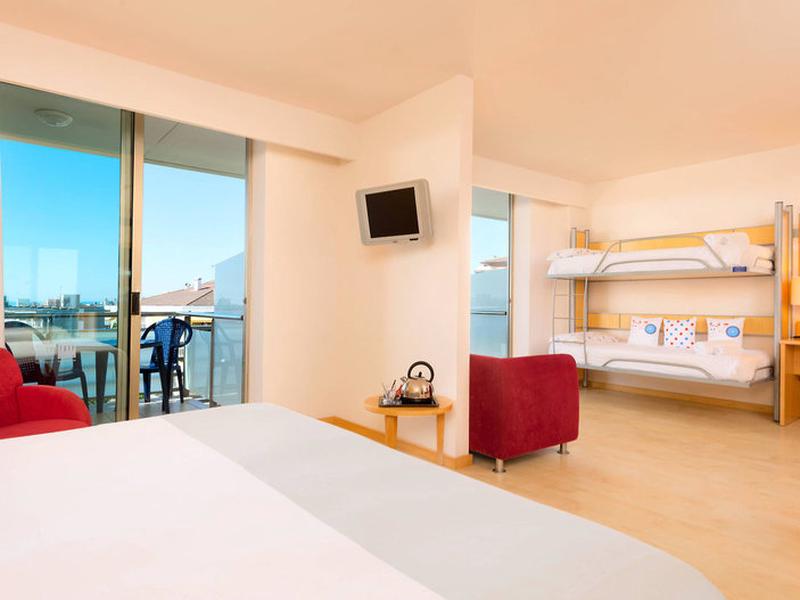 F3CBA5E811FF618A4AC328C4B34629C8