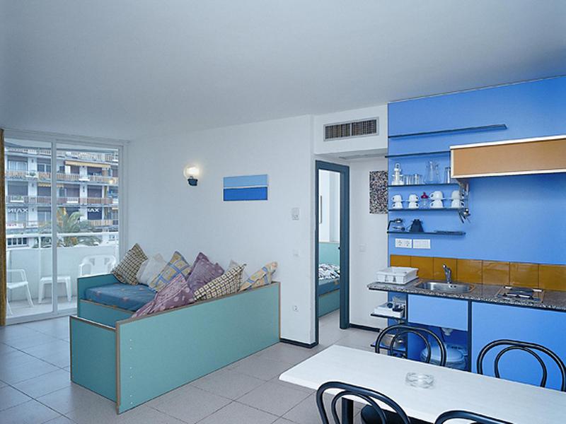 A60A118F9E3E677090E52D0E4A7B53AB