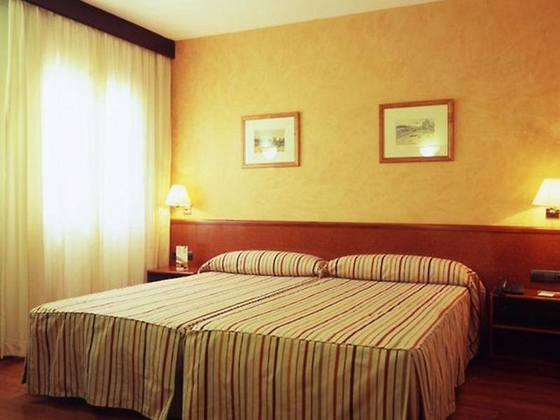 B4742F465DE459279A15E0BDDE2427C8