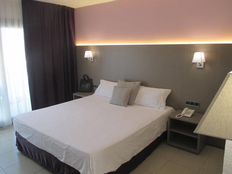 F00AB4CDD8D1783618DFF92847167C29