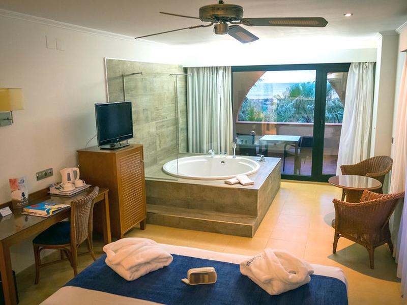 B976061FB877A51623842A694B1D0DAD