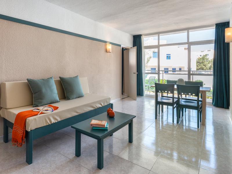 7A6AAF77F8DAEA20E9BF40D5E4C3E66A