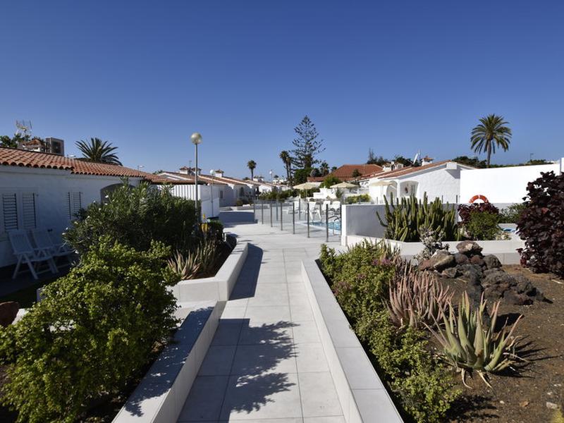 FB706D6CFE51C2A2ADD5A2792742C2B5