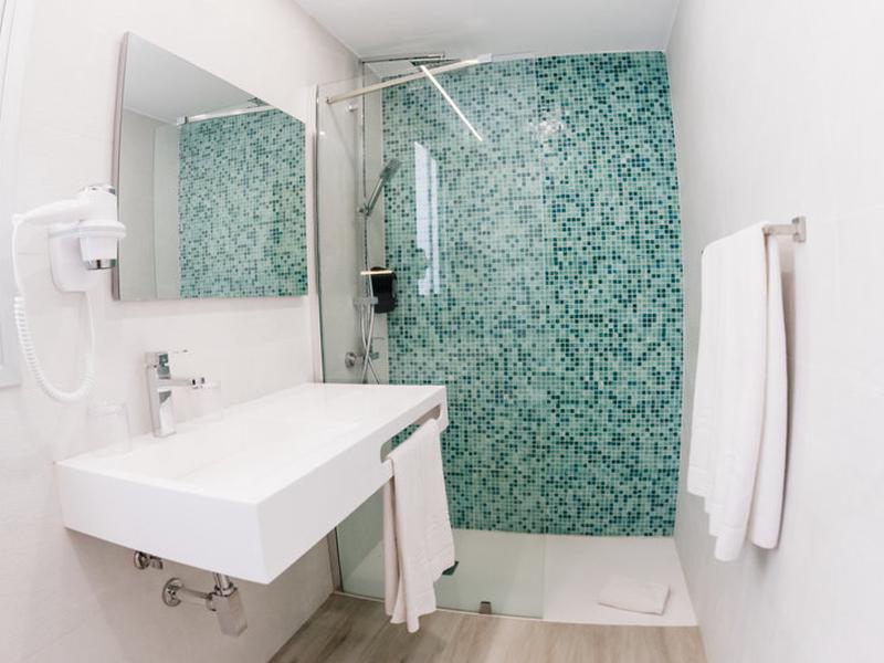 5AEDB2C3A9E165AE02613F429A6353EC