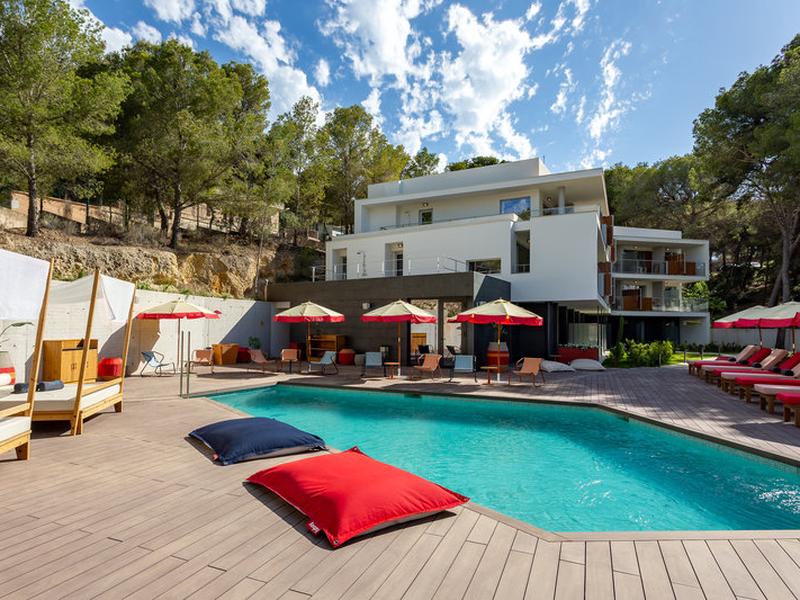 53AA64E87B428DCE6BCD6F1ED5A8C4B3