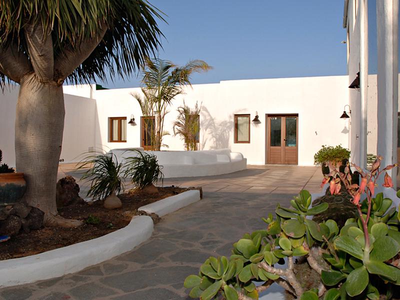 0A8AF2E001A48138D245372FC97BE77C