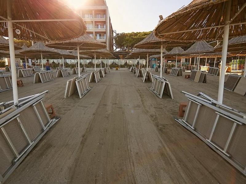 51DF09A03B3C046DDE7B20DBA4DB2A6A