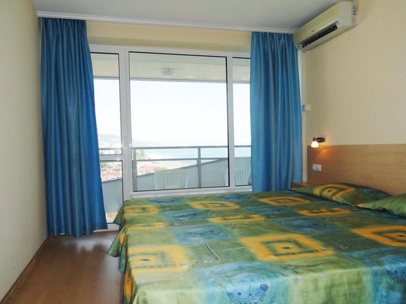 168DCE5FD7864B3815D0CDAF5C377437