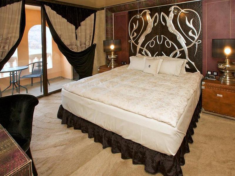 AB6A450E9477E6DF08B845B02F5B0235