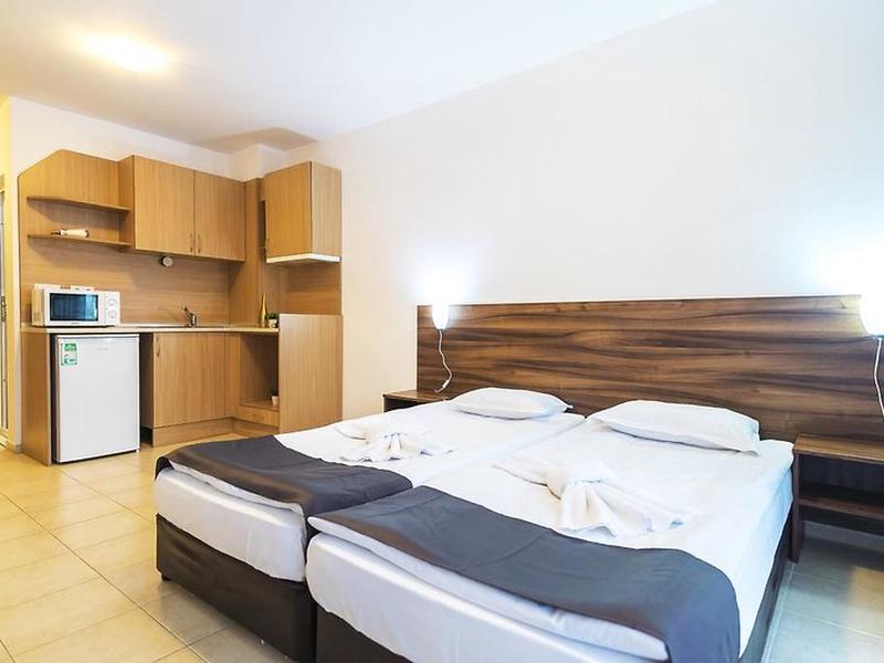 FE9E7E485F2C74AB228F06CDA2EBAC65