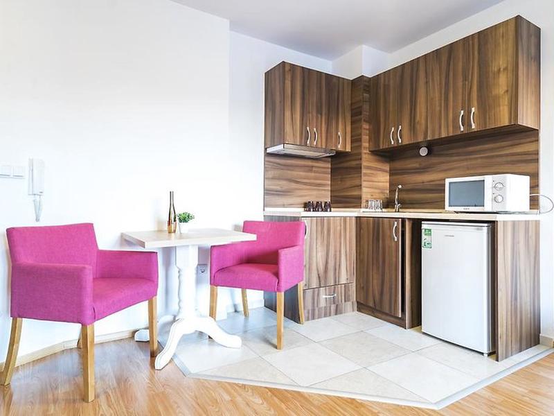 98B09F141D9C9A9CE9F6CBFC70AB7FE7