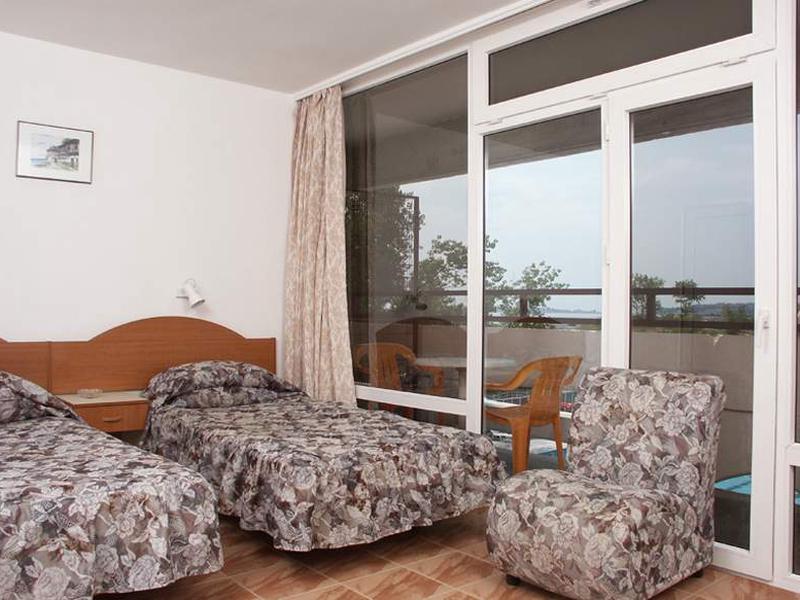 32FD058BDE51B04C83E8DE4670B0C72A