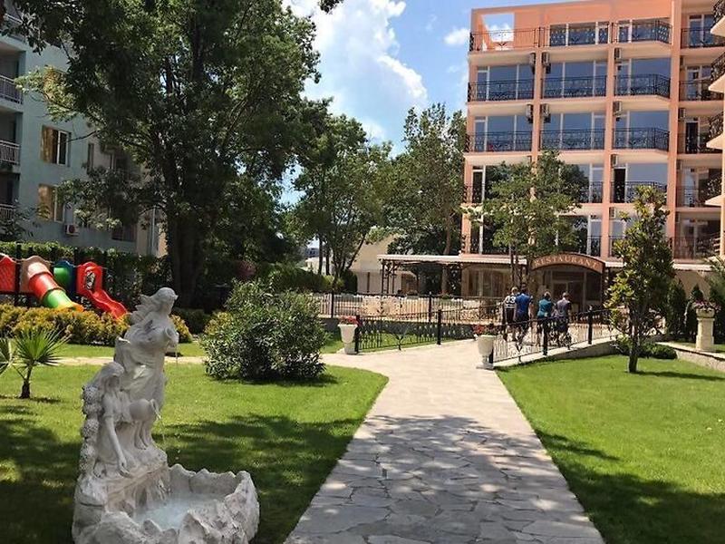 EBE6F26FA834B629D4E2F6B11B42649E