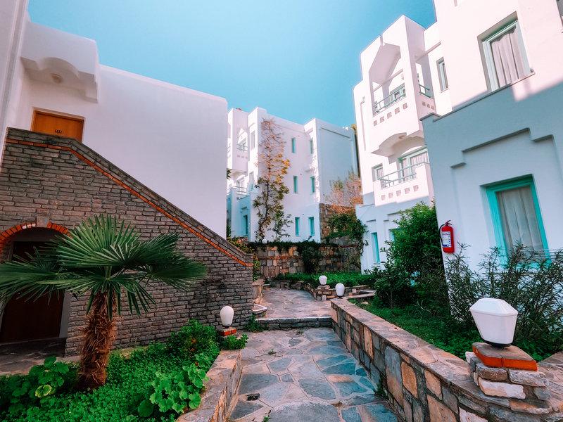 92AA3C2844D4764FE163D79195A2AD5F