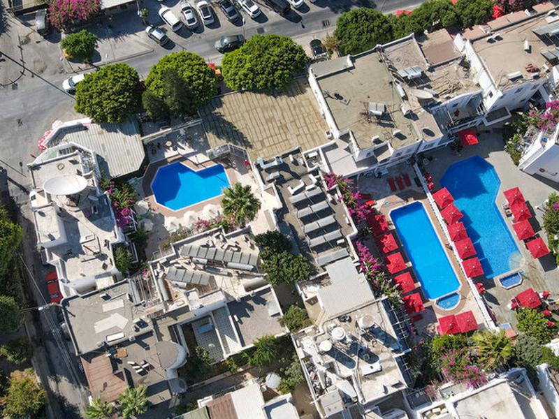 60EEC9AA2668375D4F95C6DF986945BF