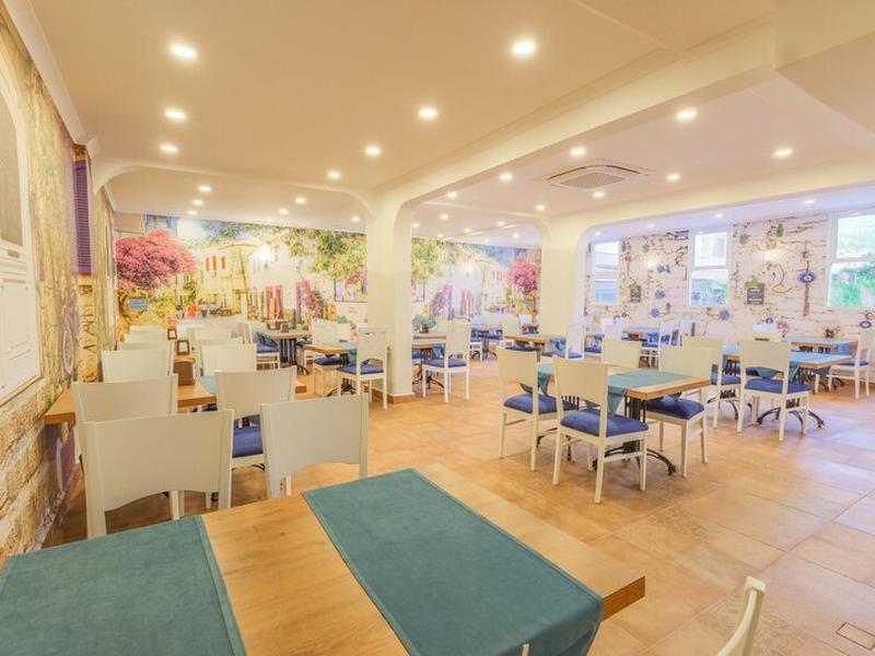 FFE6CB17C72A9EF8EBB4B8733D583C41