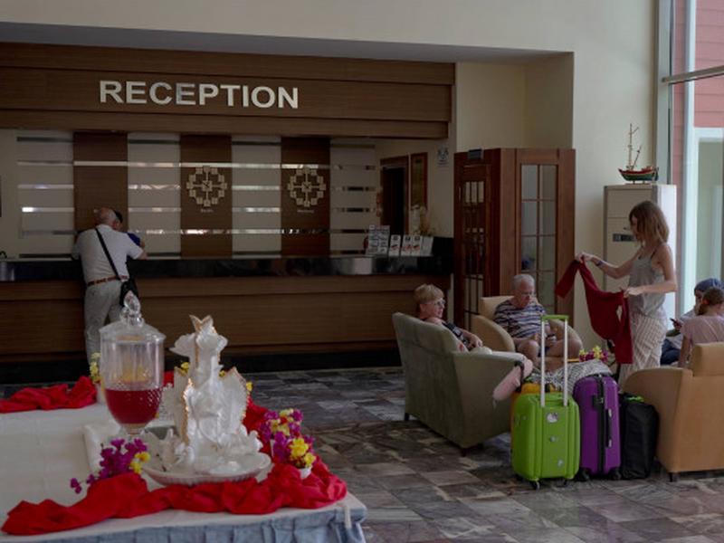 979CCE0ECAC759F83A7BDAAD30575DE1