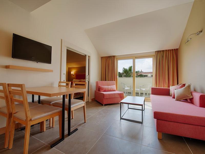 DDE67F70D2EC0A5F76A88869140935E3