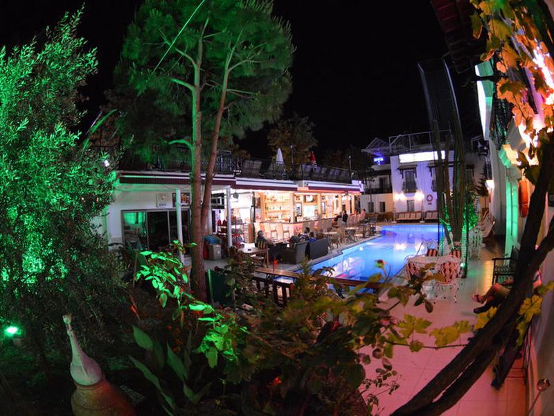 99EF85C689F16952D2752E1E5E0C2613