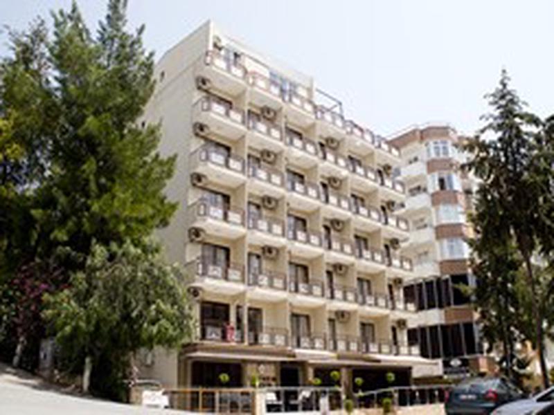 21ABC8C4060E12561590D347F84F5AF4