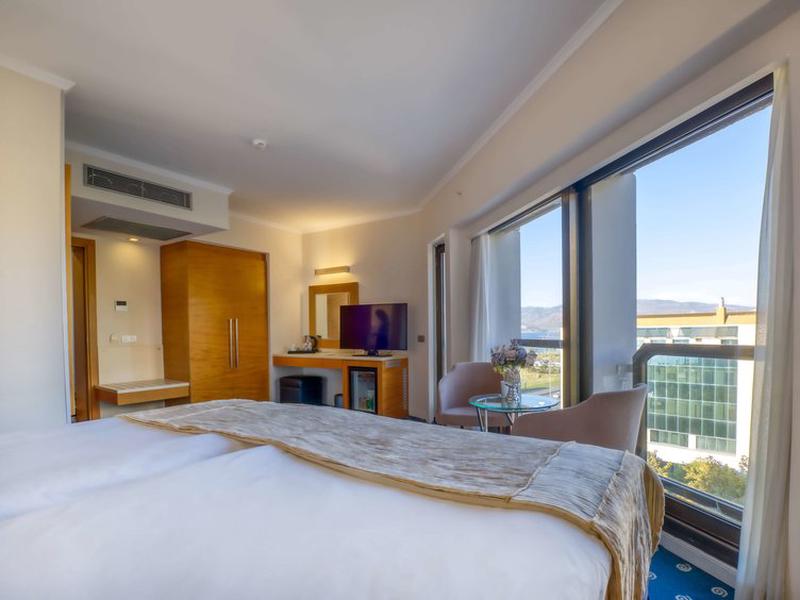 7C7EBD2EFDF3D7E5D052F563B244381F