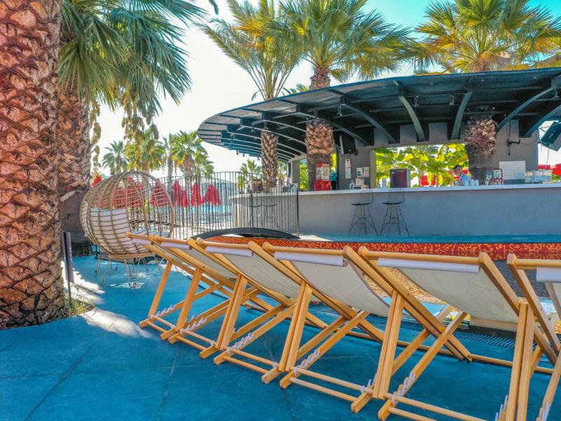 F02DA90DA36553E5E36C78C565272016