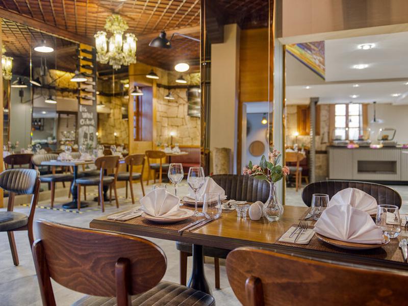 82AAE30764BB1879F840A10746B8B35F