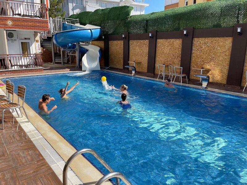 E351E782E1F1ED87E6C5C3A6F3554B92