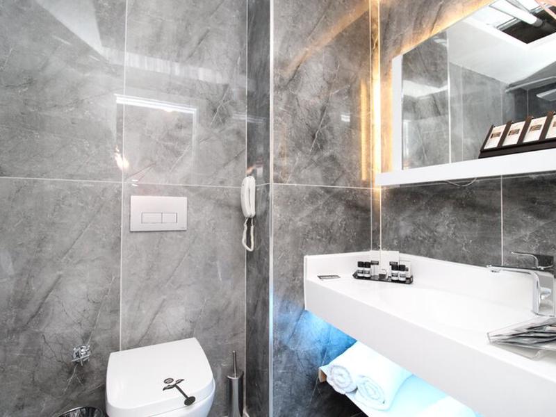 1B3B159610C96B5E1159CDB9D4F575A1