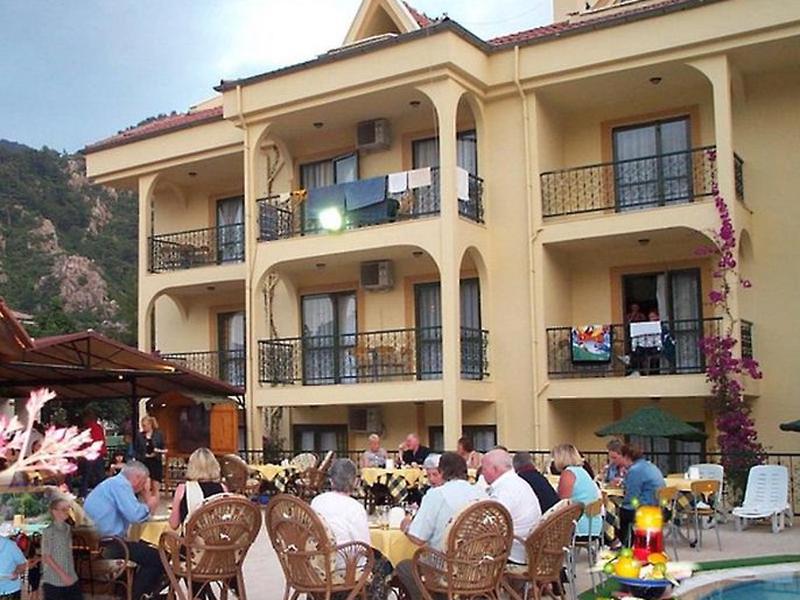 FC1FC827609532DB48F9F9AE09E9F28A