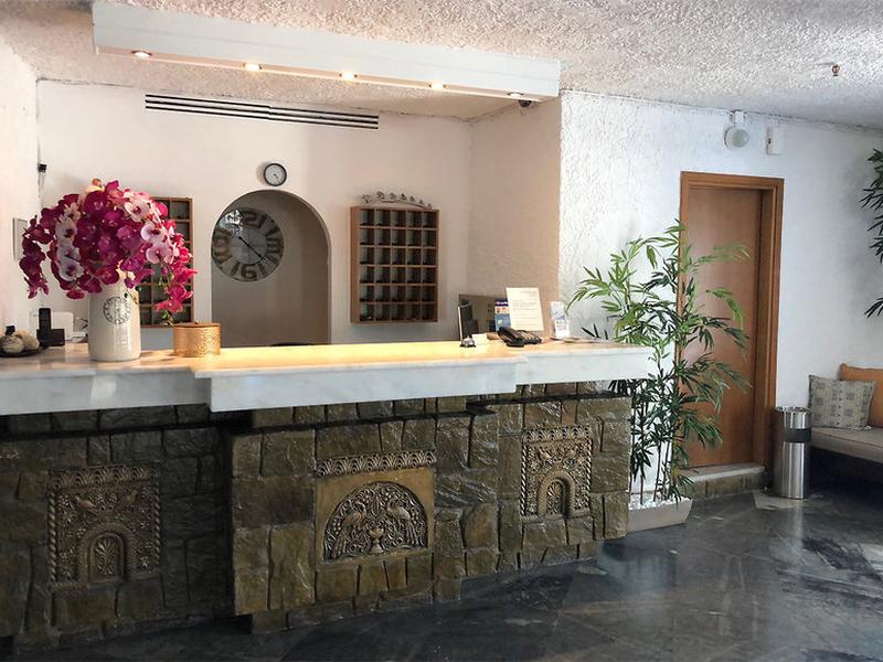 FCE36C220A33EF38121B18A52238E57F