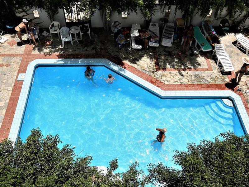 2C844D88AD93C55847D3F689A60B8A1F