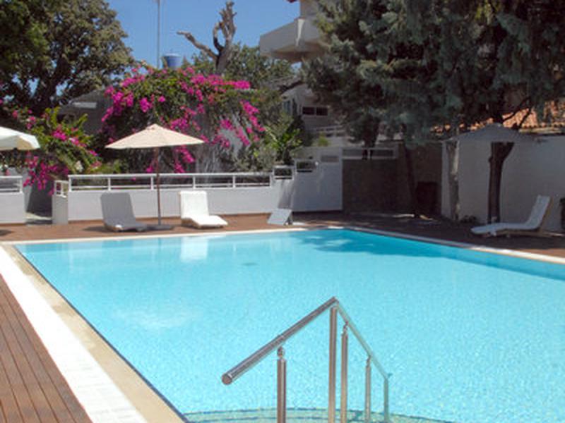 6213B582C827B18456D3E51B78A60068