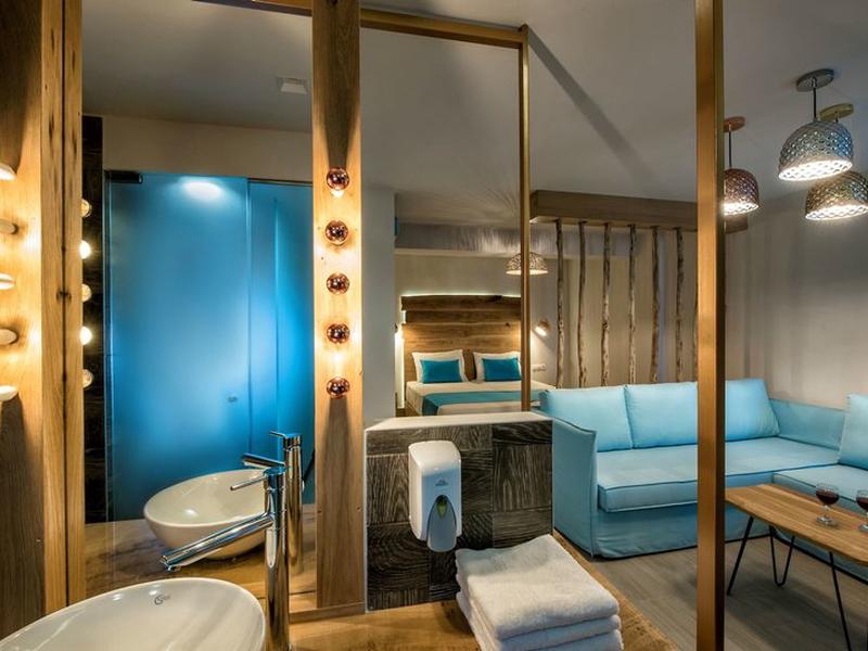 FB7F892F92C24BAAB95CF8066E8E3D5F