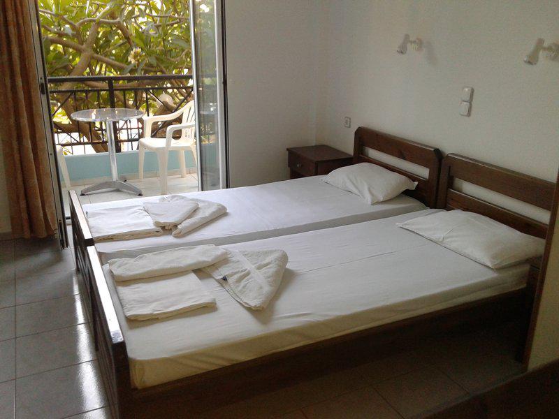 650FFD40AD8B4F27FFE62AD04222299E